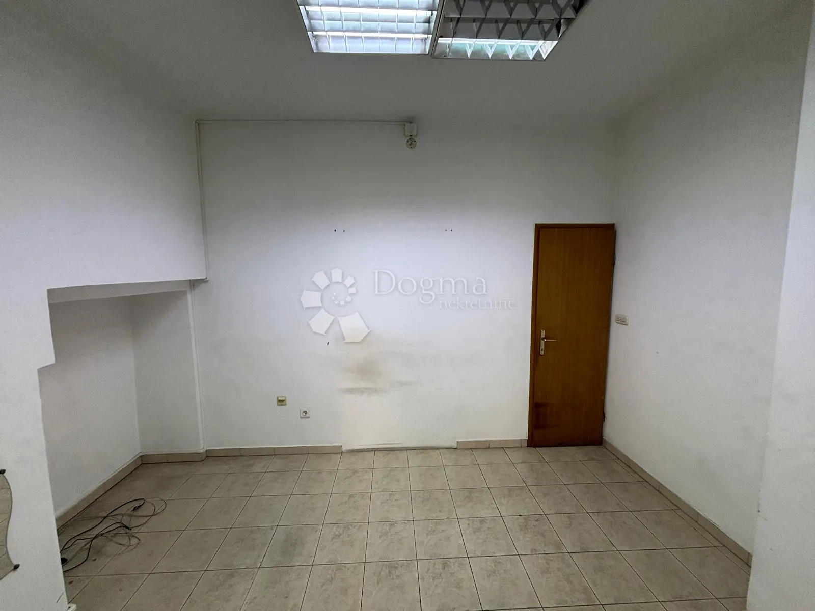 poslovni prostor u centru grada - slika 2