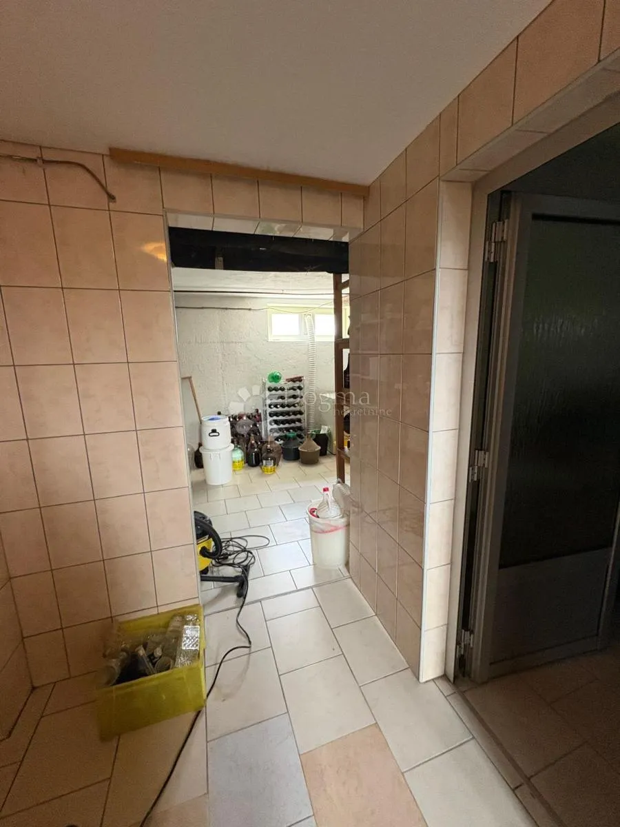 kuća 648 m² s podrumom i potencijalom za 2 stana - slika 43