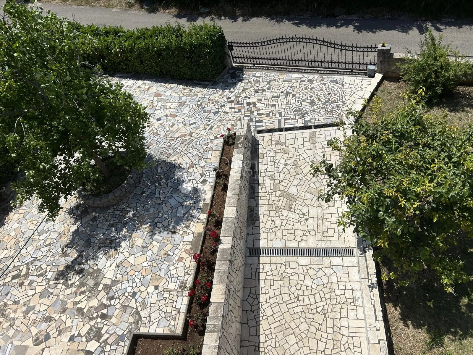 otok krk-kuća s tri stambene jedinice i garažom - slika 27