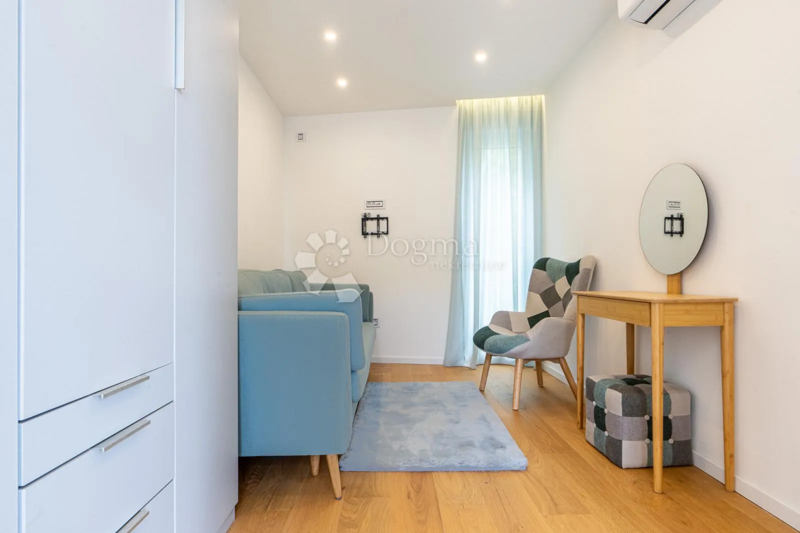 samostojeća moderna vila sa bazenom - slika 25