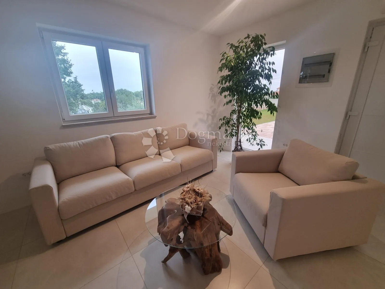 novoizgrađena vila u okolici barbana na brežuljku s otvorenim pogledom - slika 10