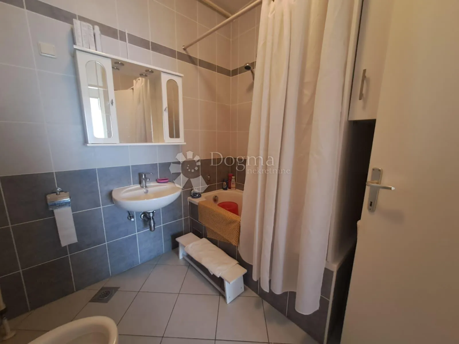 stan na trešnjevci s podzemnom garažom - slika 9