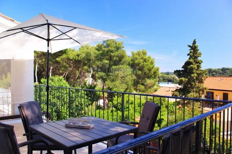 rovinj – kuća s dvije stambene jedinice s pogledom na more - slika 12