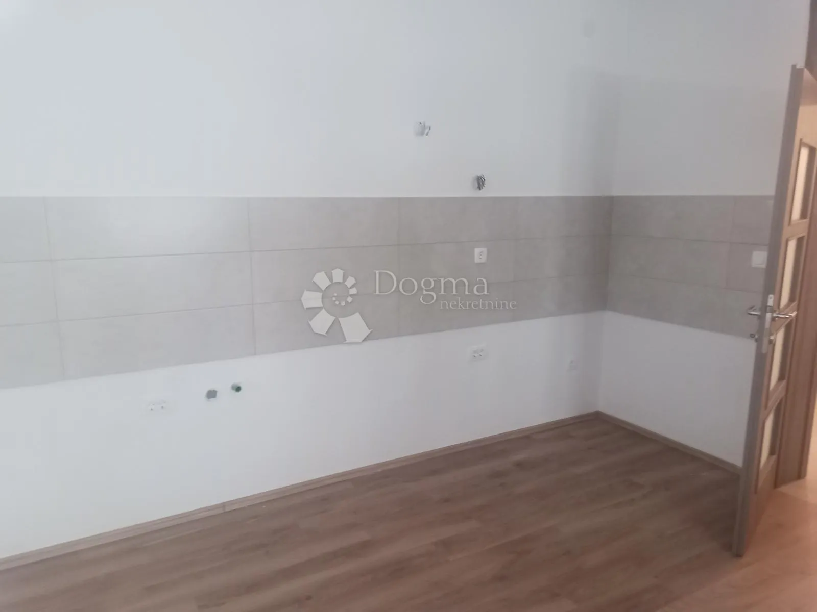 vodice - stan u prizemlju 126 m2 - slika 11
