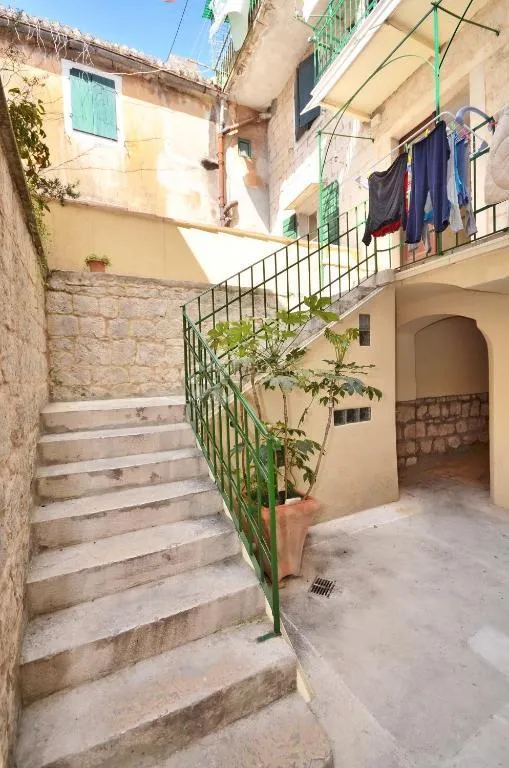 atraktivan stan s dva apartmana iza hnk-a - slika 27