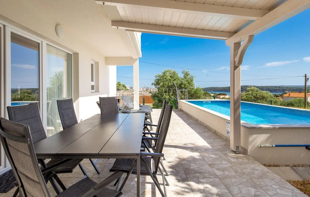 banjol-dvojna mediteranska vila s pogledom na more i bazenima - slika 7