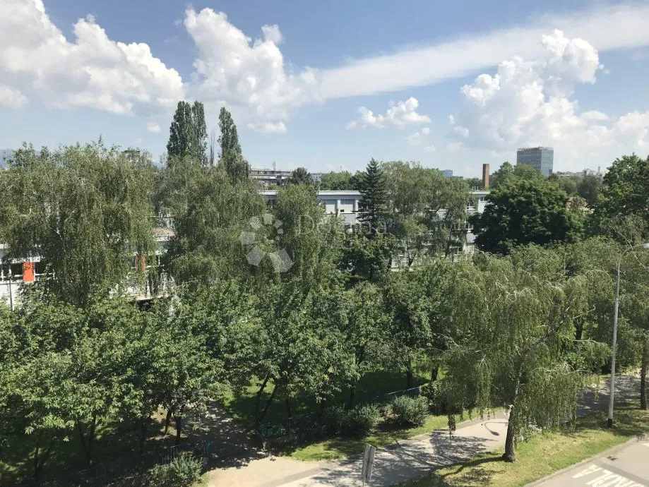 2-soban stan s balkonom, kruge – odlična lokacija - slika 13