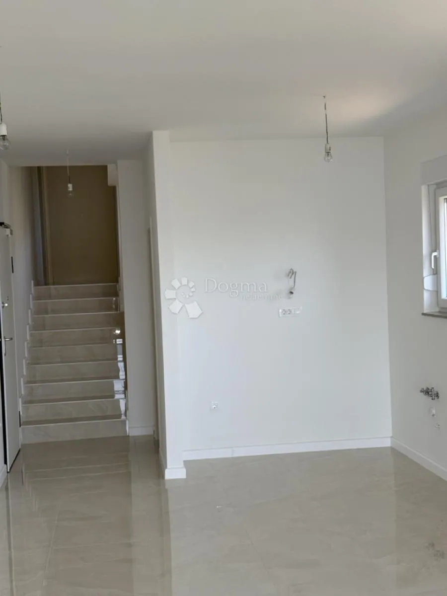 penthouse novogradnja seline pogled na more - slika 9