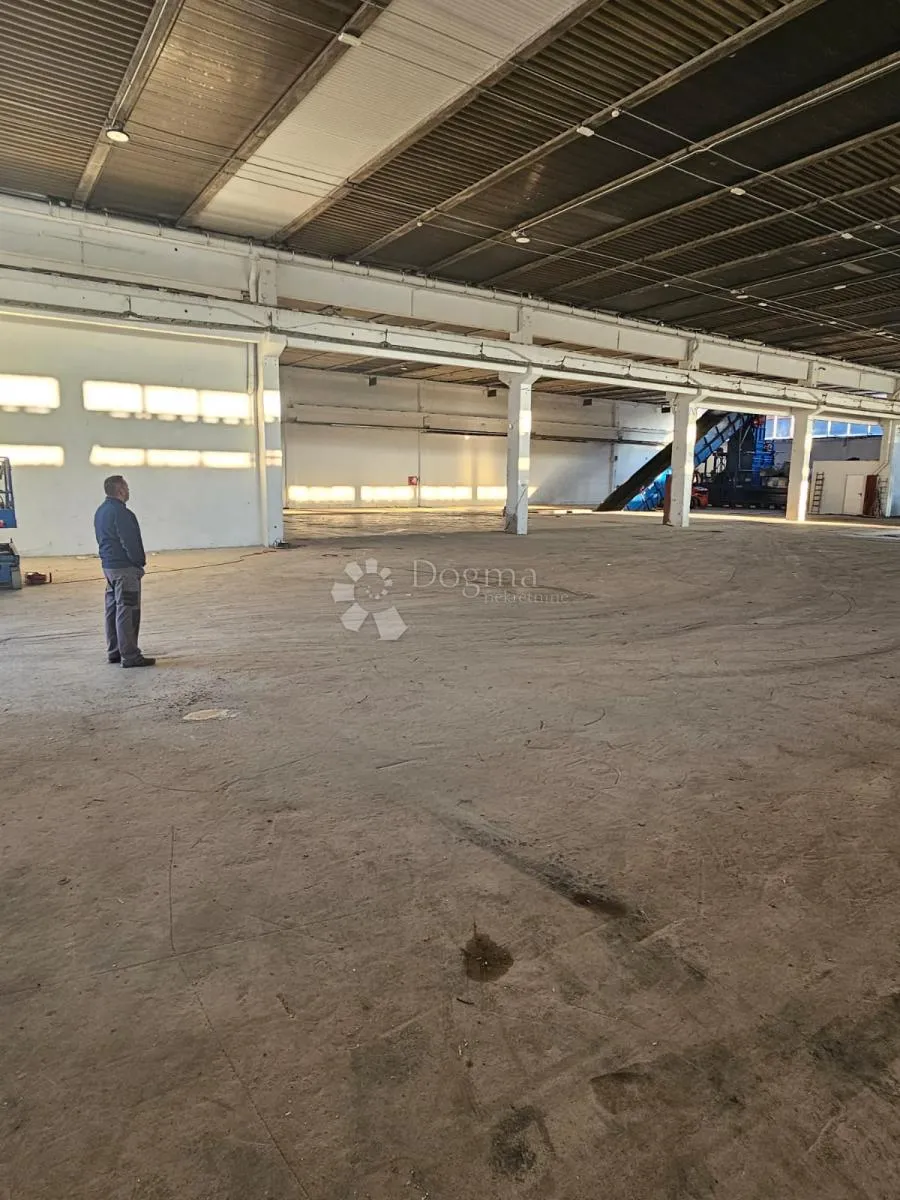 logističko-proizvodna hala 5.400 m² na prodaju - slika 4