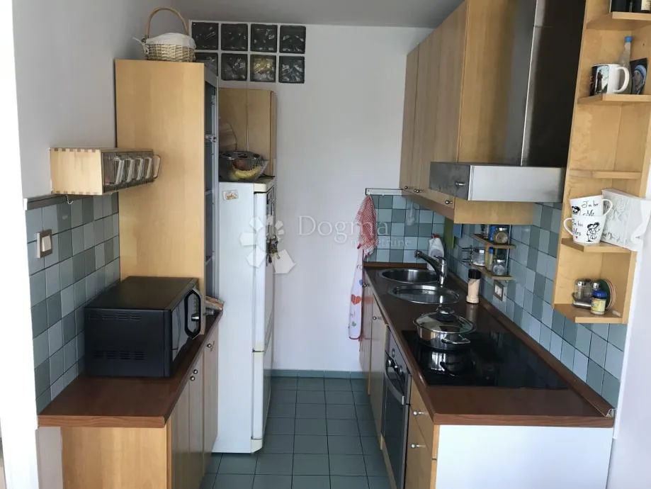 2-soban stan s balkonom, kruge – odlična lokacija - slika 6