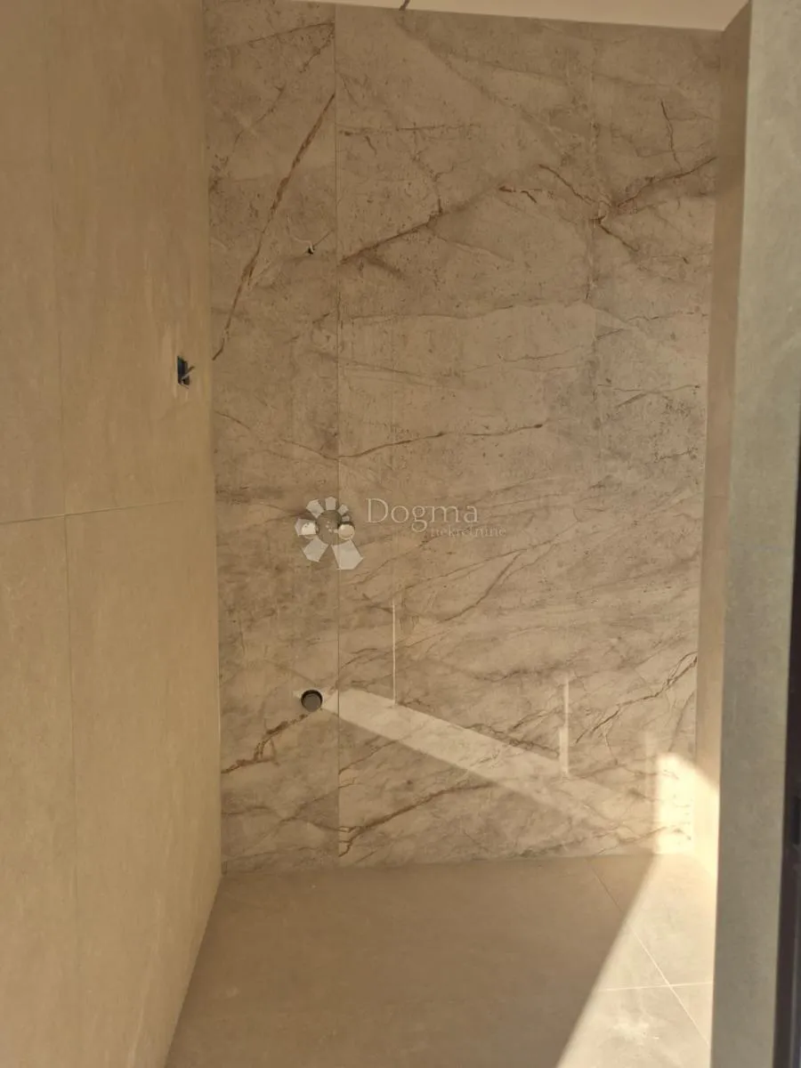 novogradnja – luksuzni penthouse (s17) s jacuzzijem i panoramskim pogledom na more – okrug gornji - slika 5