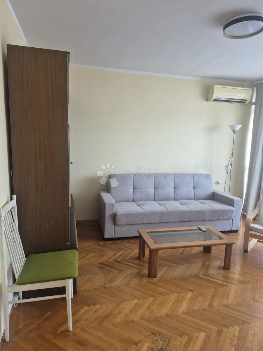odličan stan za 2 studenta na krimeji - slika 6