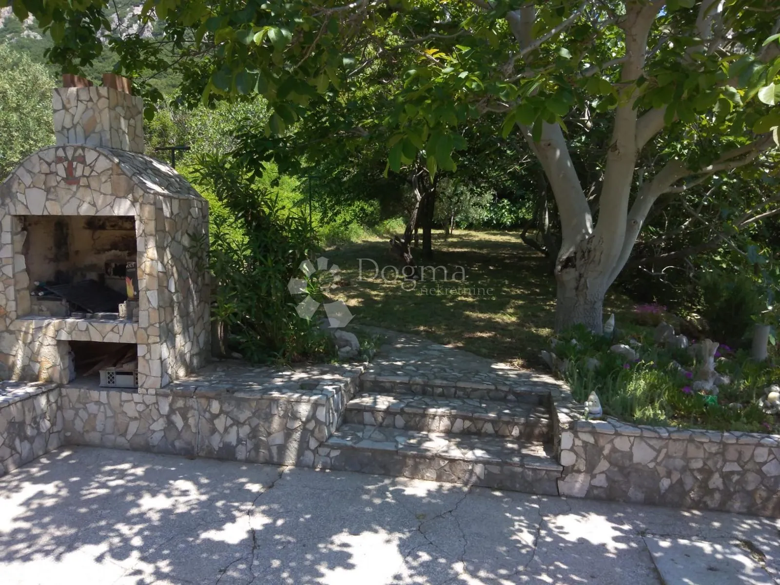 kamena kuća s okućnicom i konobom – bašćanska draga - krk - slika 13