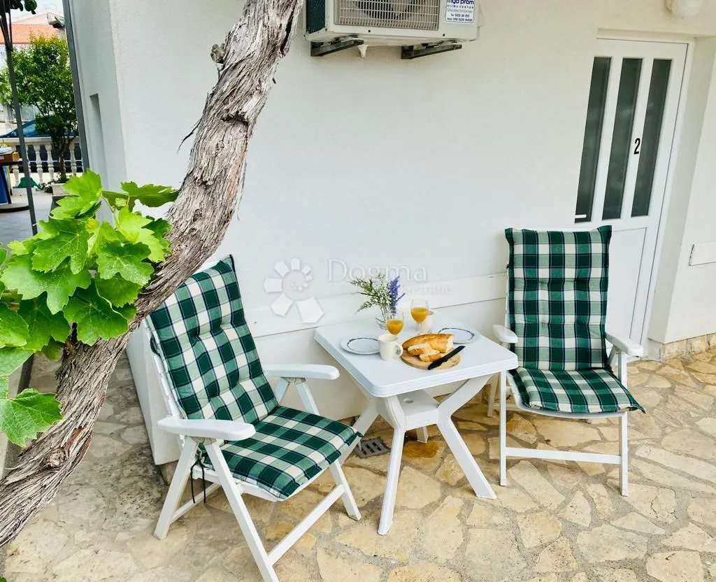 rogoznica- prilika! kuća s 5 apartmana 150m od plaže - slika 25