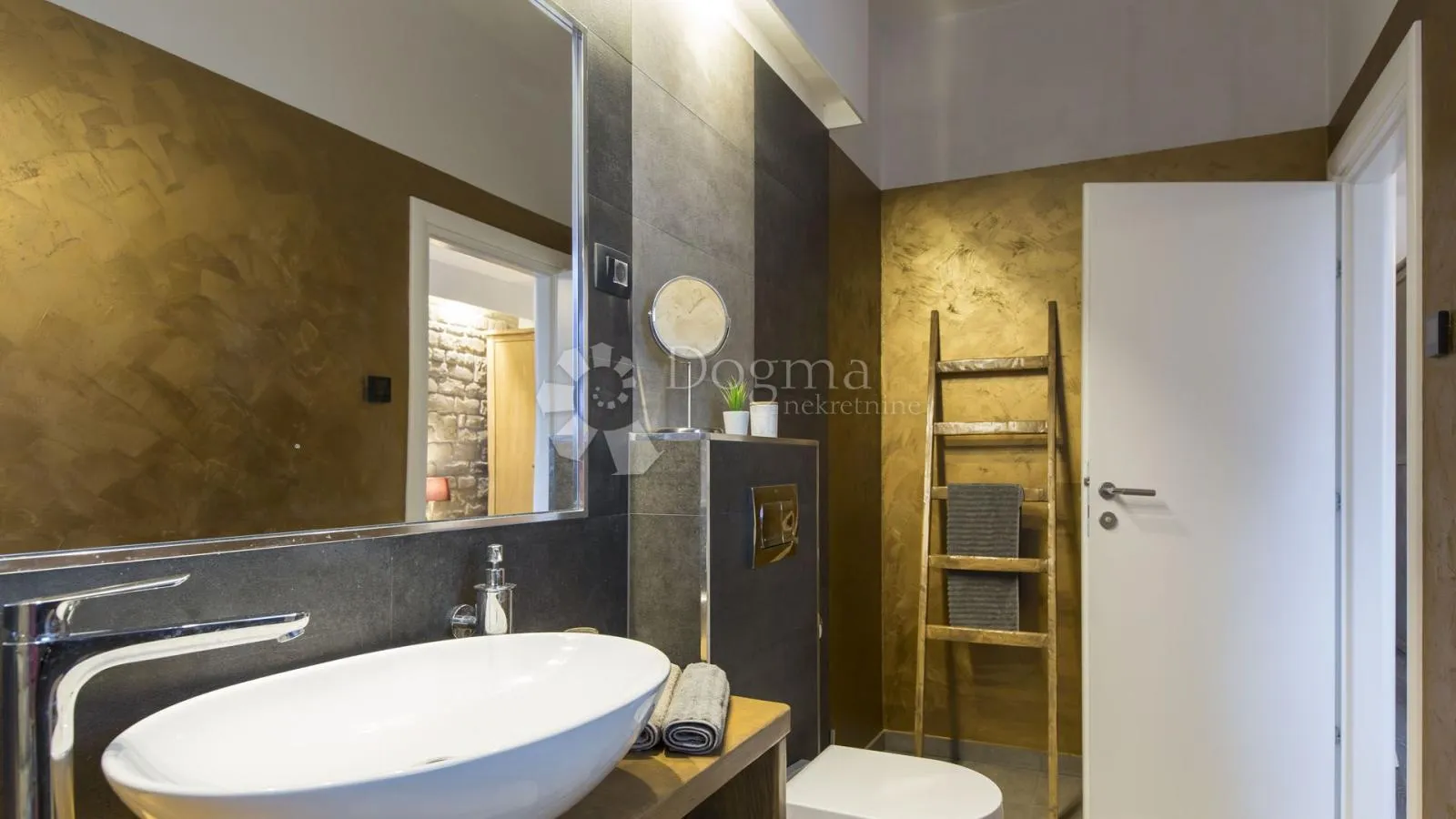 villa s 5* - panoramski pogledom na more i privatnost - slika 13