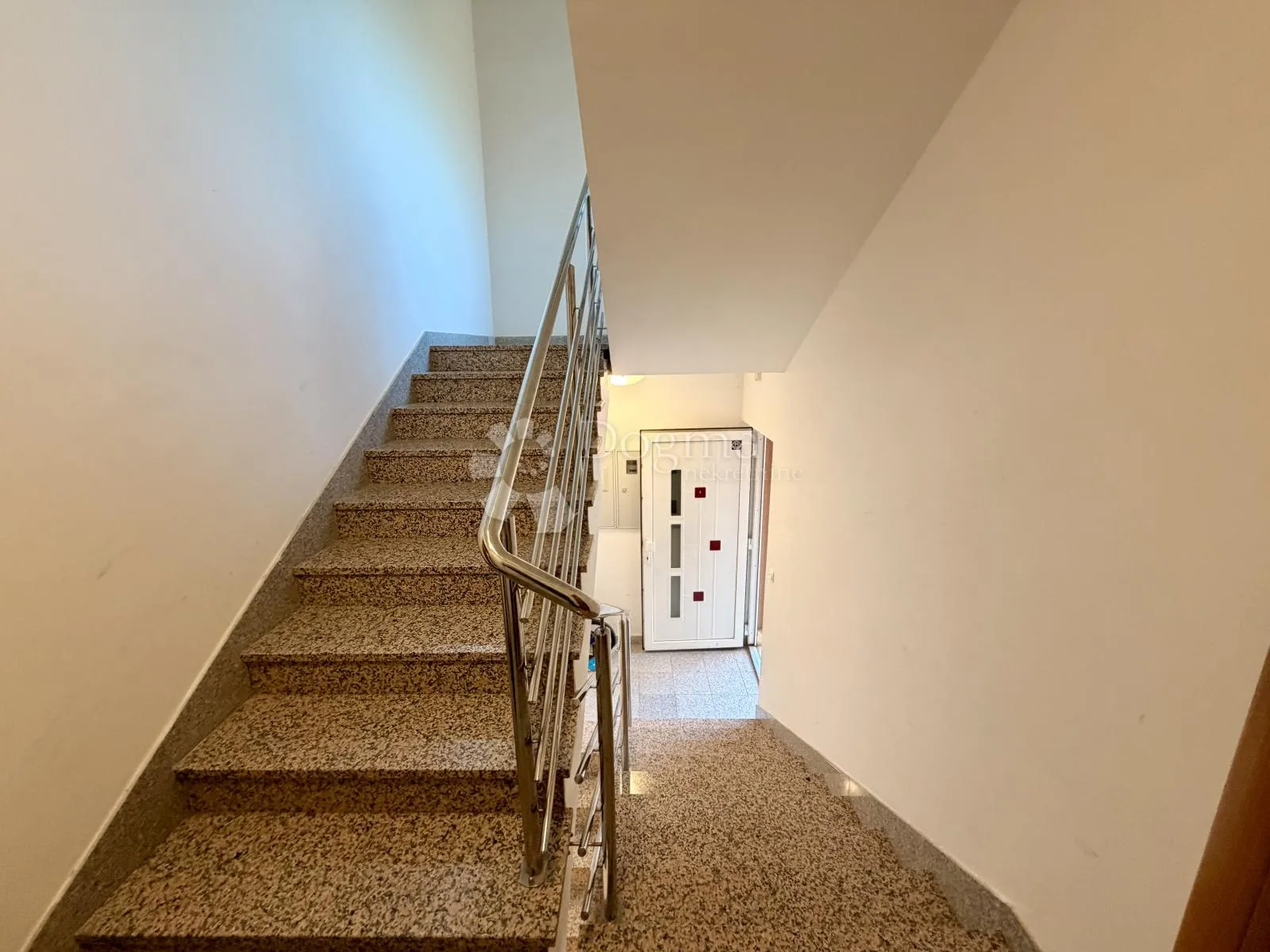 crikvenica apartman 72m2 u novijoj gradnji - slika 16