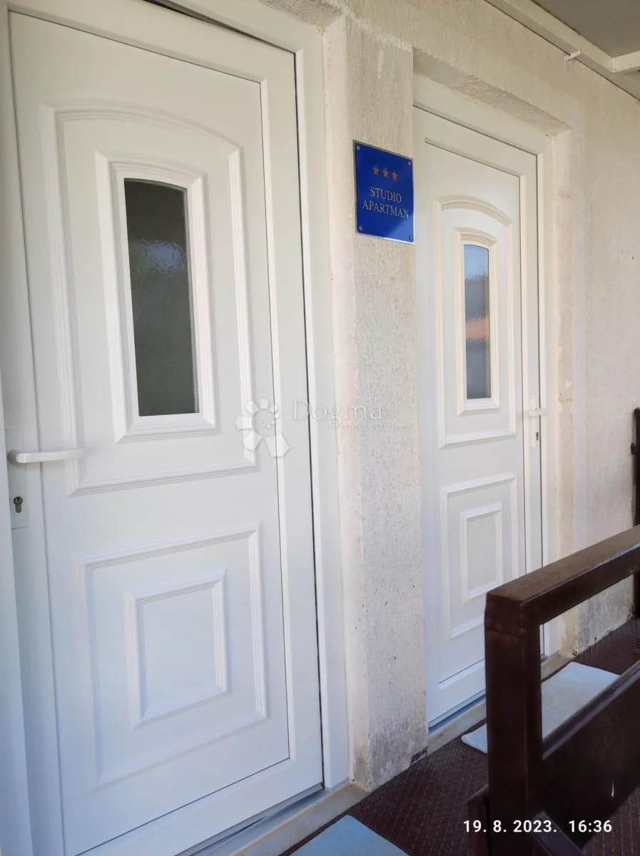 objekt sa tri zasebna apartmana, tražena lokacija kraj mora - slika 20