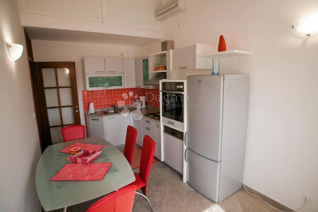 prodaje se – vila s neprocjenjivim pogledom na more, otoke i primošten - slika 10