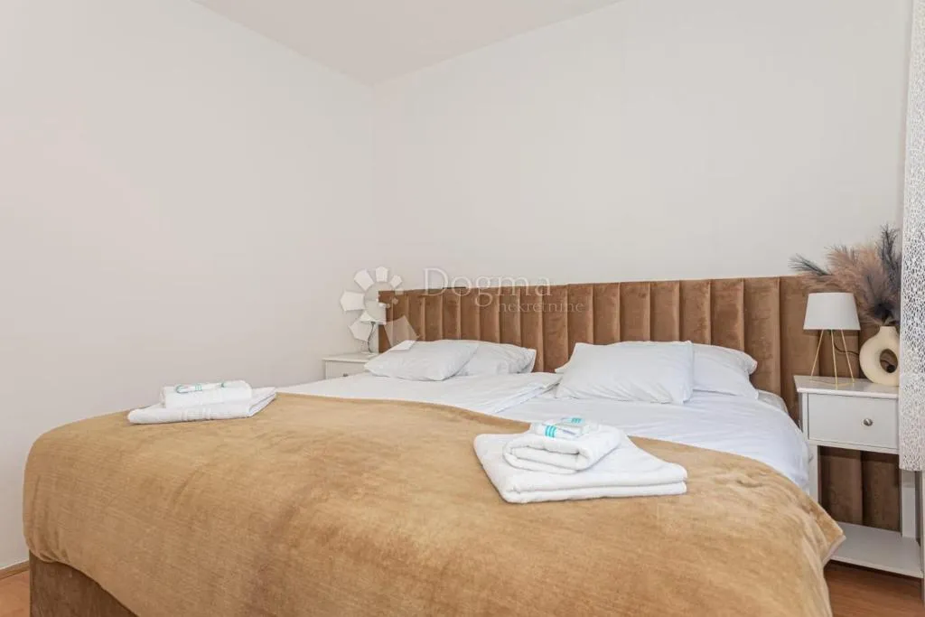 šibenik-penthouse s pogledom na more - slika 40