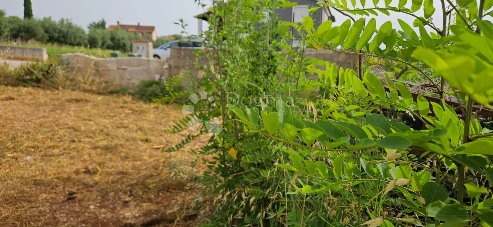 građevinsko zemljište uz asfaltiranu cestu - slika 8