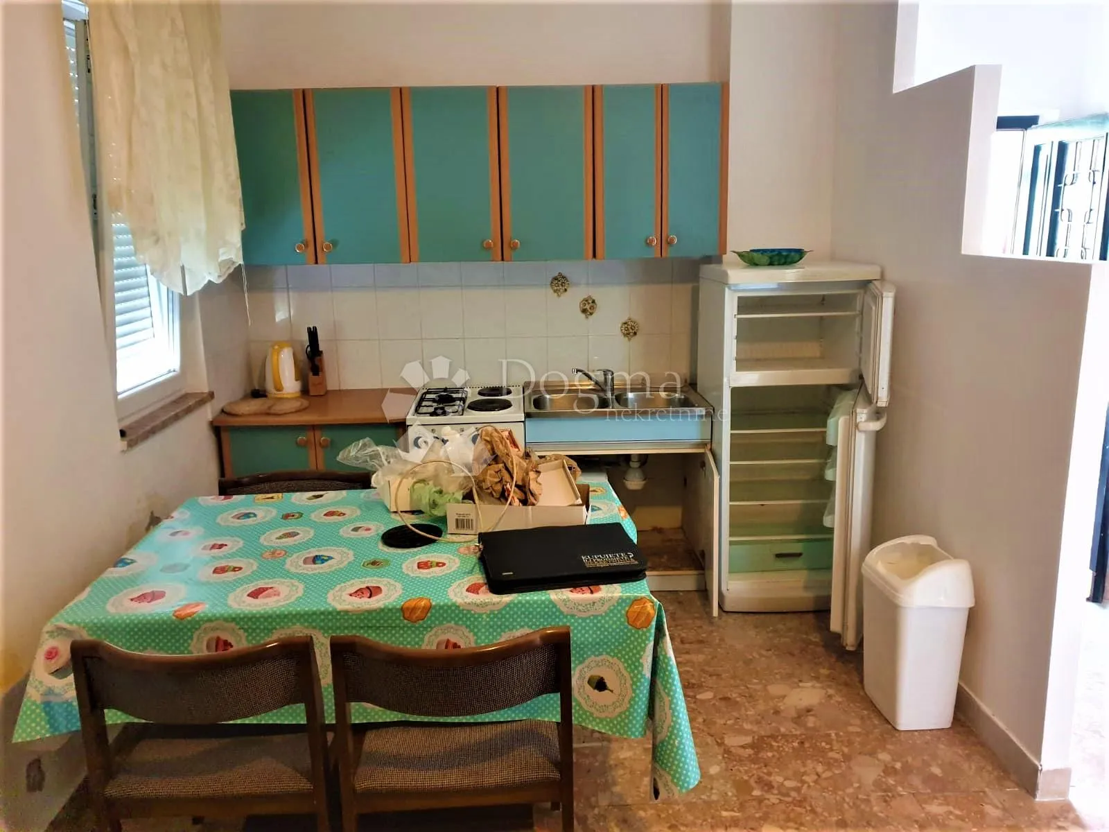 kuća sa tri stambene jedinica sa pogledom na more - slika 2