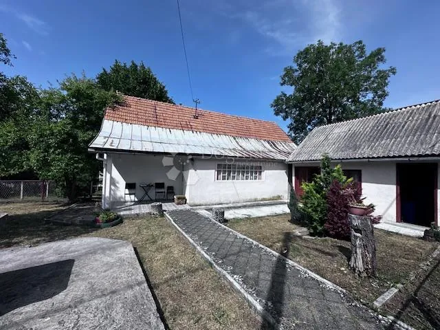 kuća sa 2 pomoćna objekta perušić konjsko brdo - slika 5