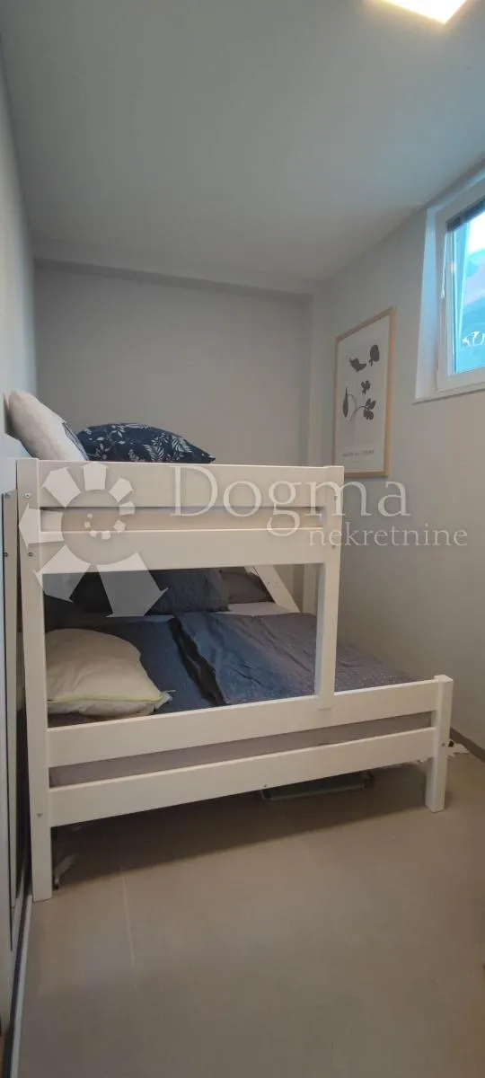 gajac, novalja - šarmantni renovirani stan - slika 13