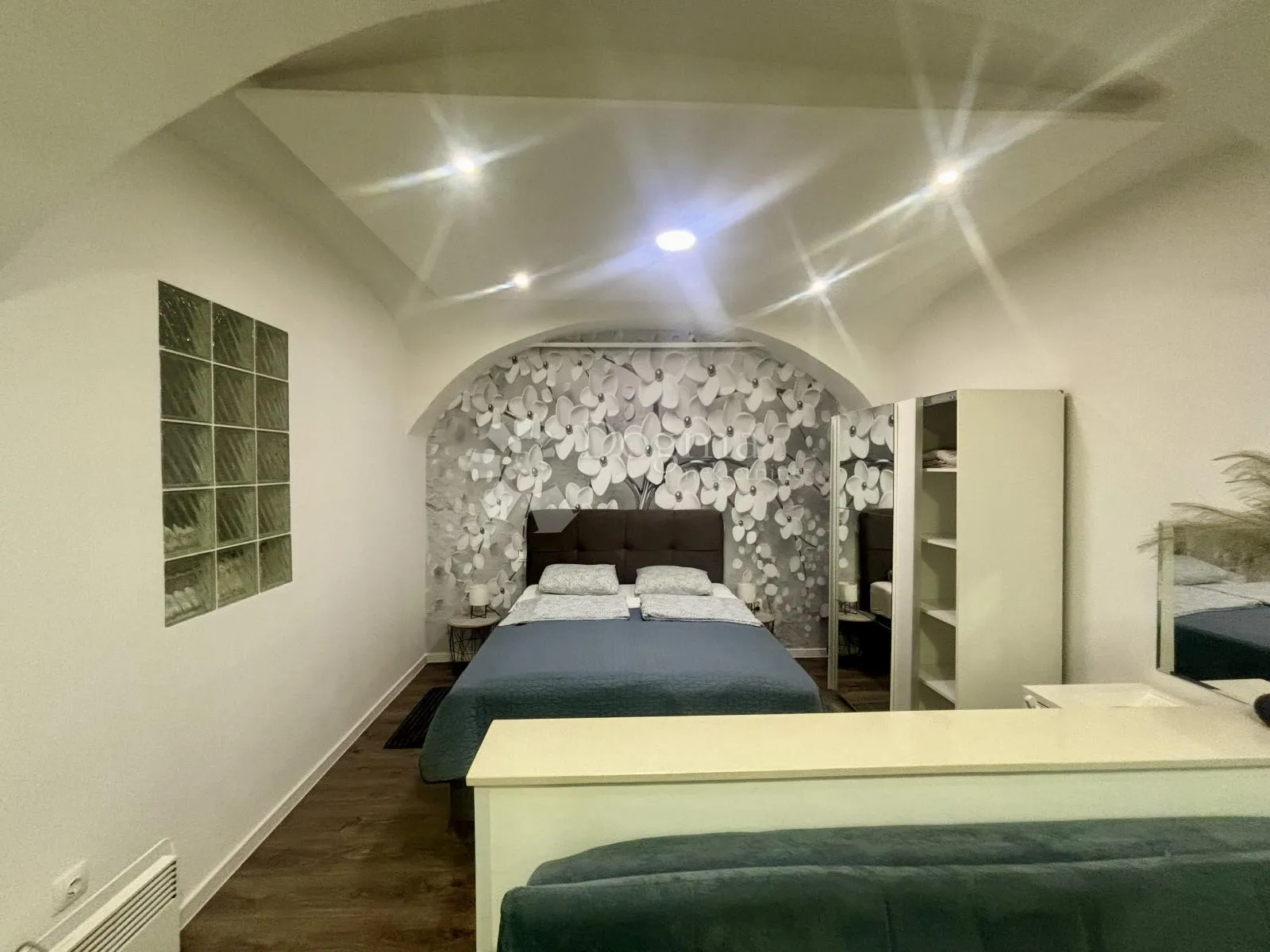 studio u strogom centru zagreba - slika 2