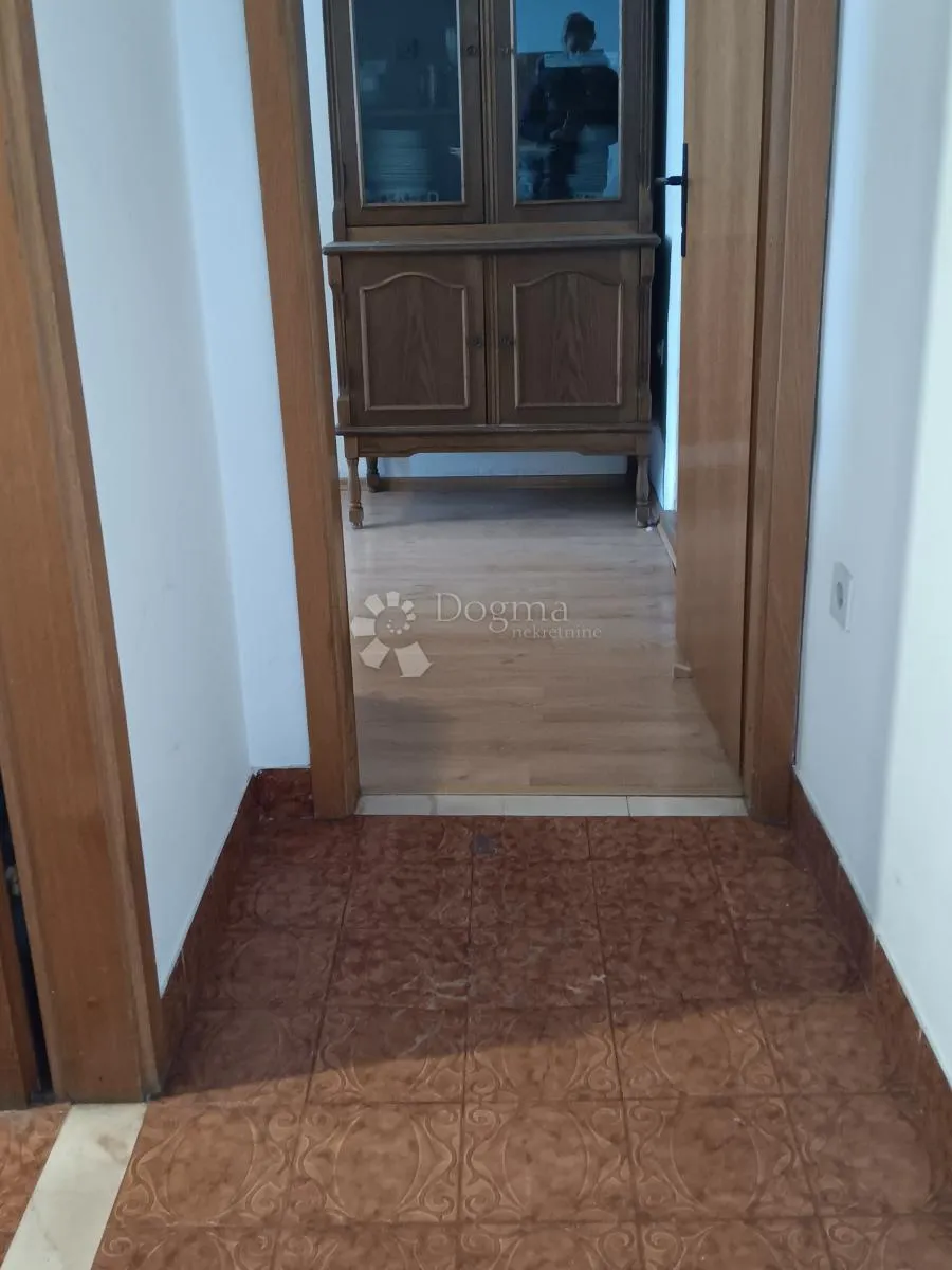 kuća za adaptaciju kaštel lukšić - slika 13