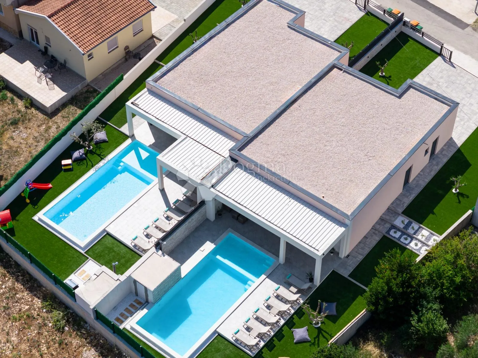 poljica brig - villa s bazenom, novogradnja - slika 53