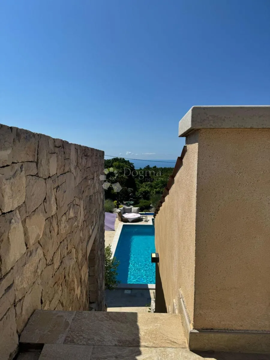 mediteranska kuća s bazenom i pogledom na more - slika 31