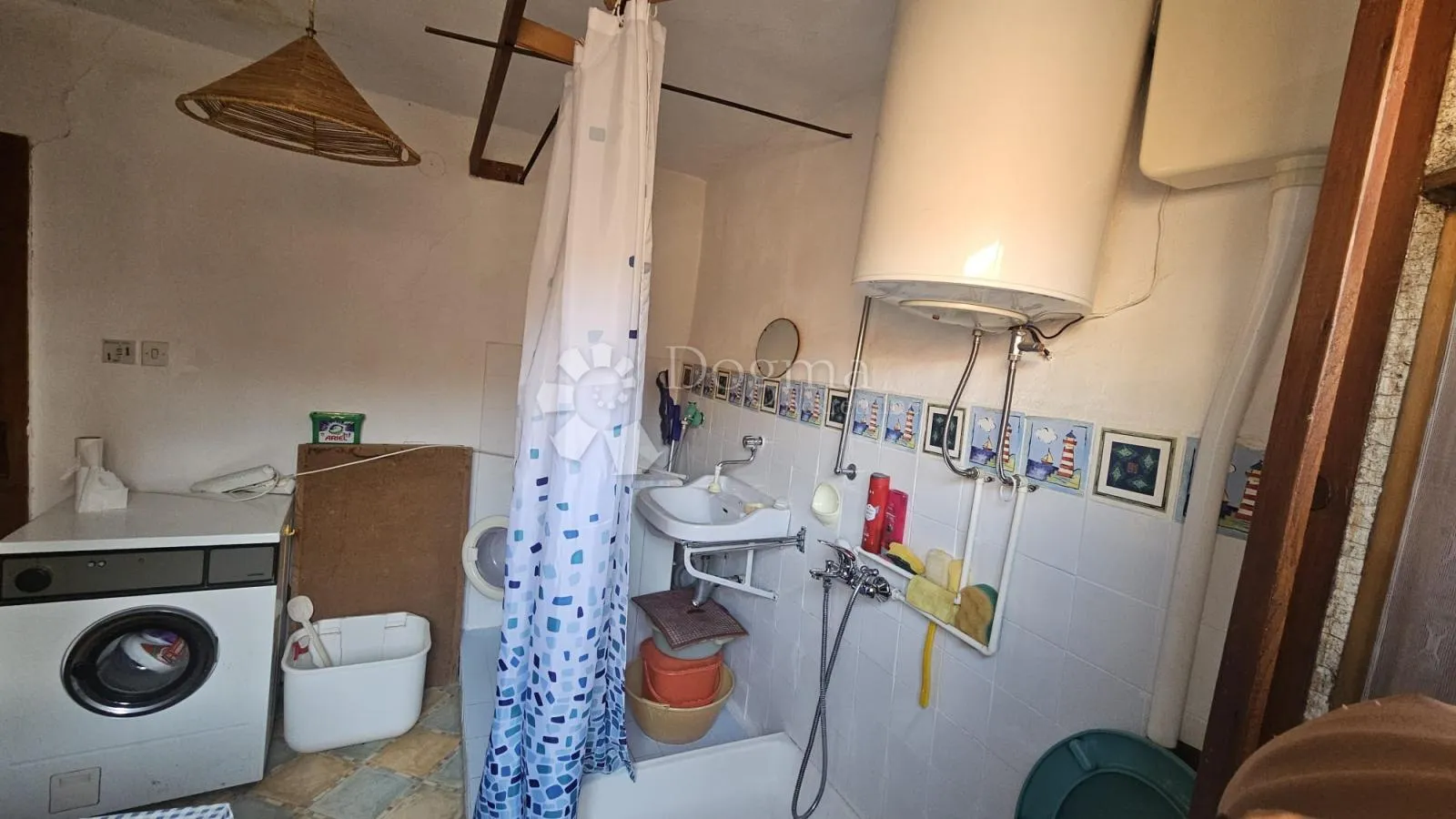 apartman u centru cresa, potrebna adaptacija! - slika 9