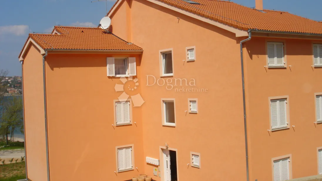 uvala soline - dva apartmana prvi red do mora - slika 12