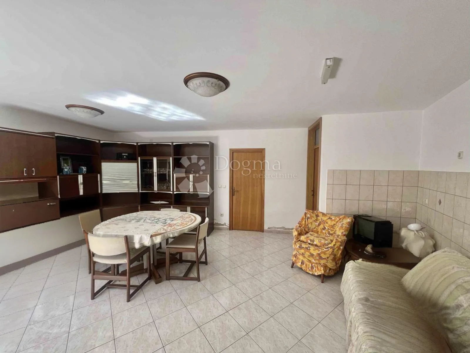 duplex -dvije kuće sa ljetnom kuhinjom i garažom - slika 8