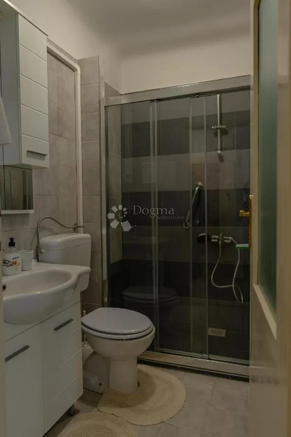 rovinj, centar – elegantan jednosoban stan u kamenoj zgradi, 200m od mora - slika 9