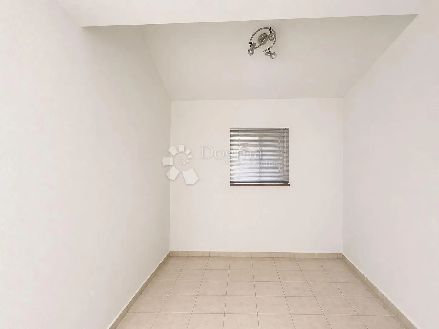 stan 130m2 - 2 stambene jedinice + terasa + parking - slika 10