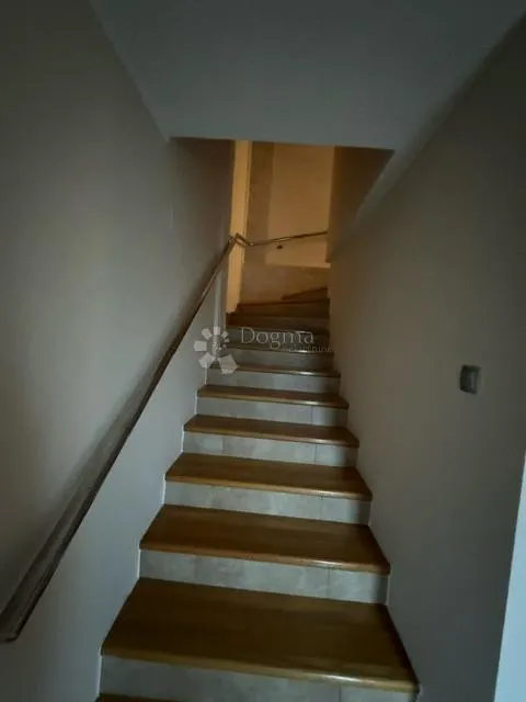 adaptirana kuća u srcu kostrene - idealna za obiteljski život! - slika 8
