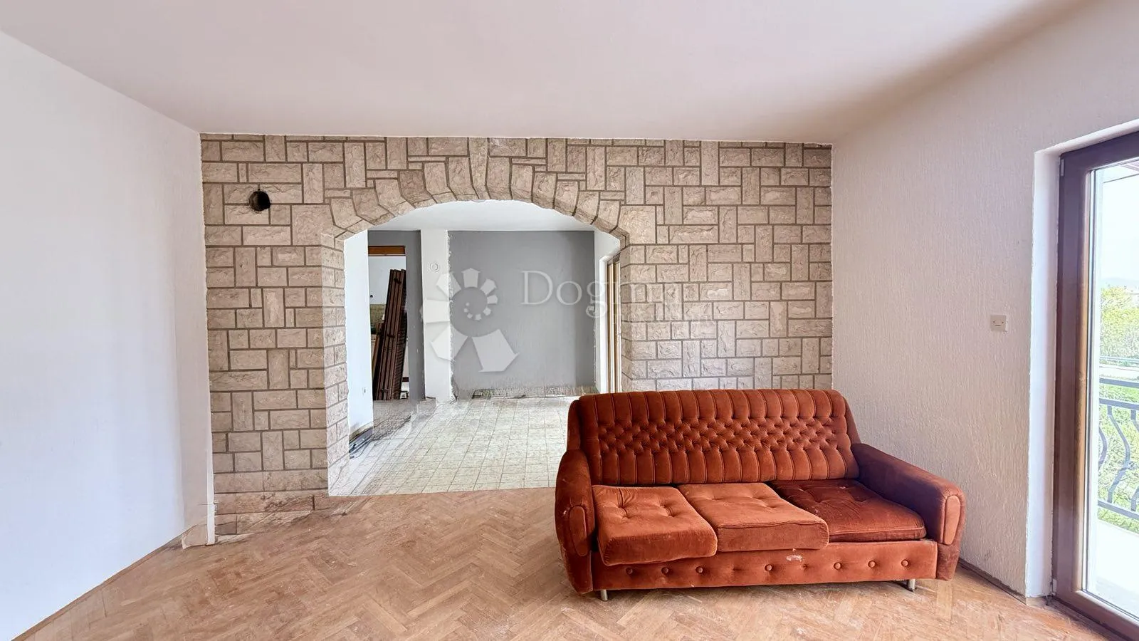 barban,kuća sa 2 stana,top lokacija - slika 7