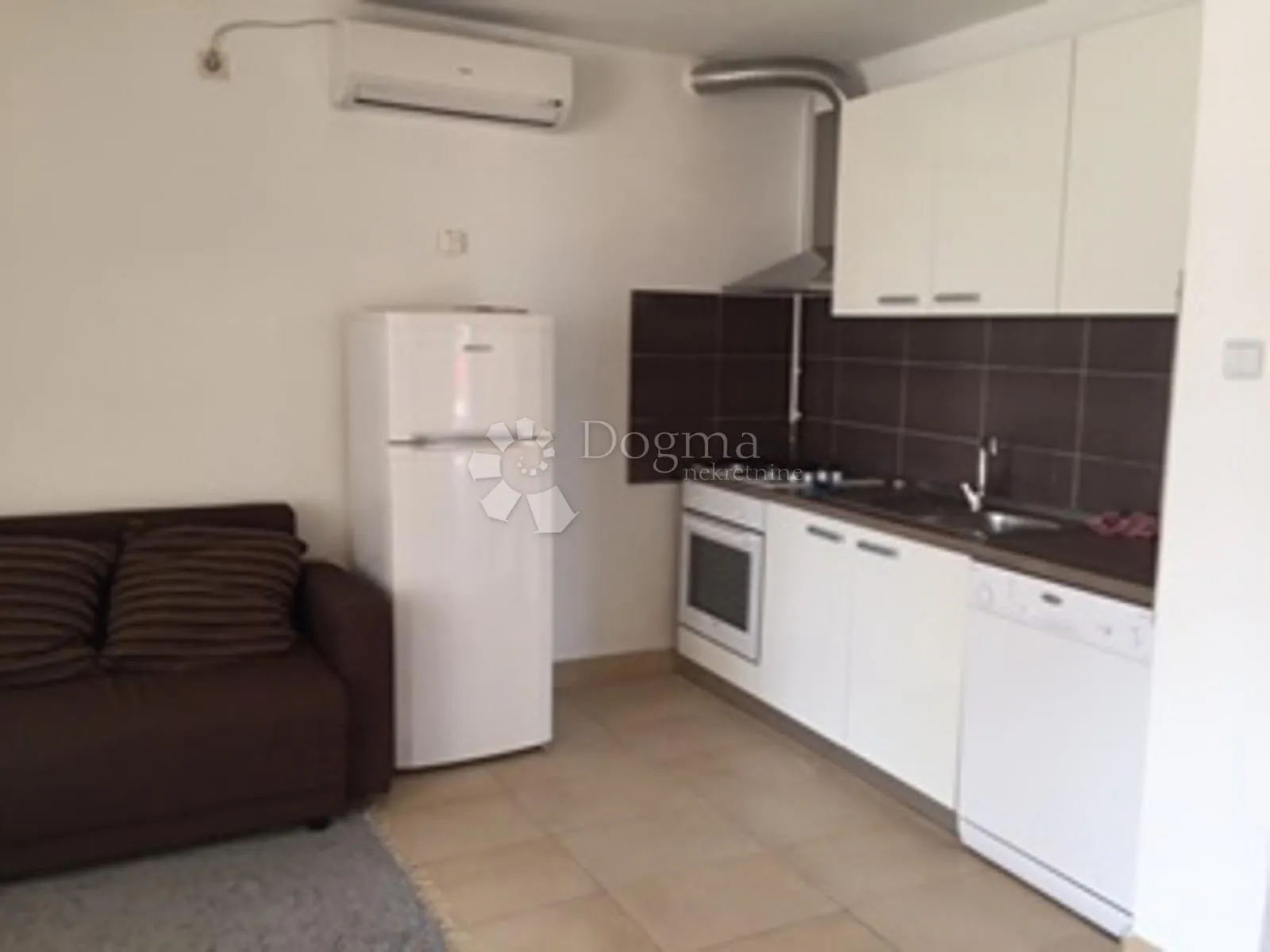remete – dvosobni stan sa zimskim vrtom, garažom i zelenim dvorištem, 71,73 m² nkp - slika 5
