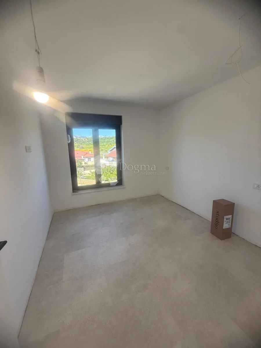 apartman na zadnjoj etaži s krovnom terasom i pogledom na more - slika 8