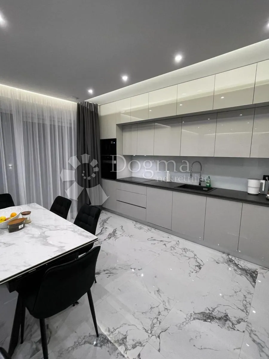 bibinje - potpuno opremljen penthouse s bazenom na krovnoj terasi - slika 3