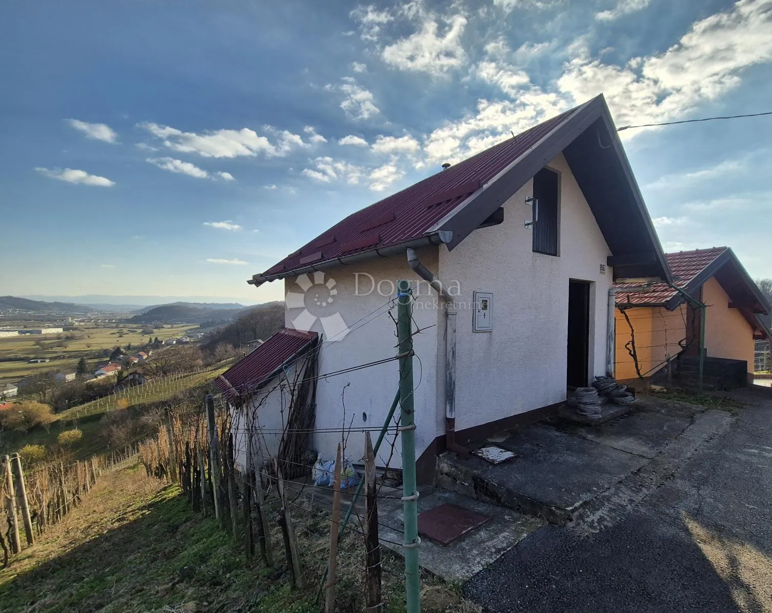 dvije vikendice sa vinogradom na brijegu iznad krapine! - slika 2
