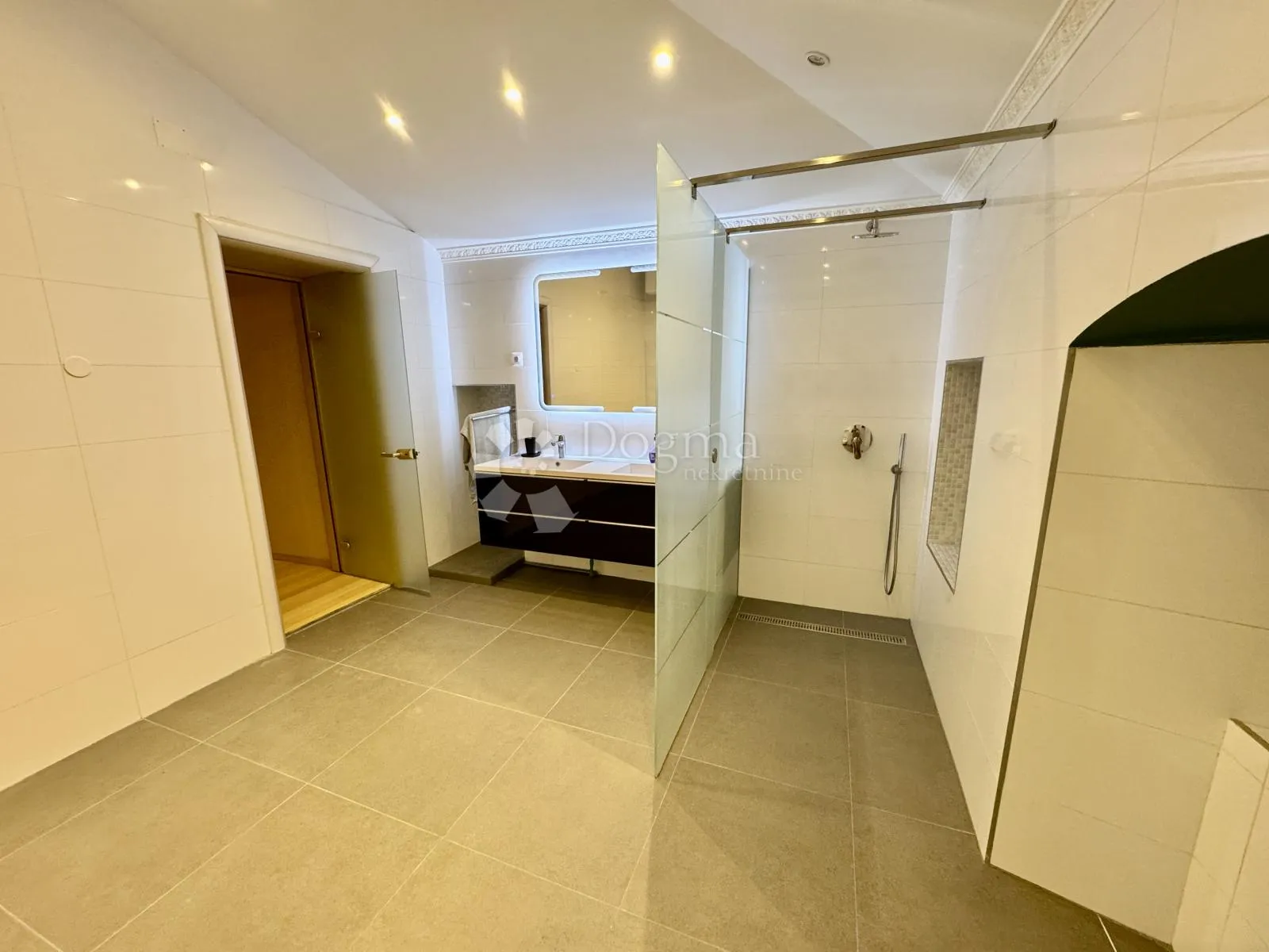 ekskluzivni apartman u centru opatije - slika 11