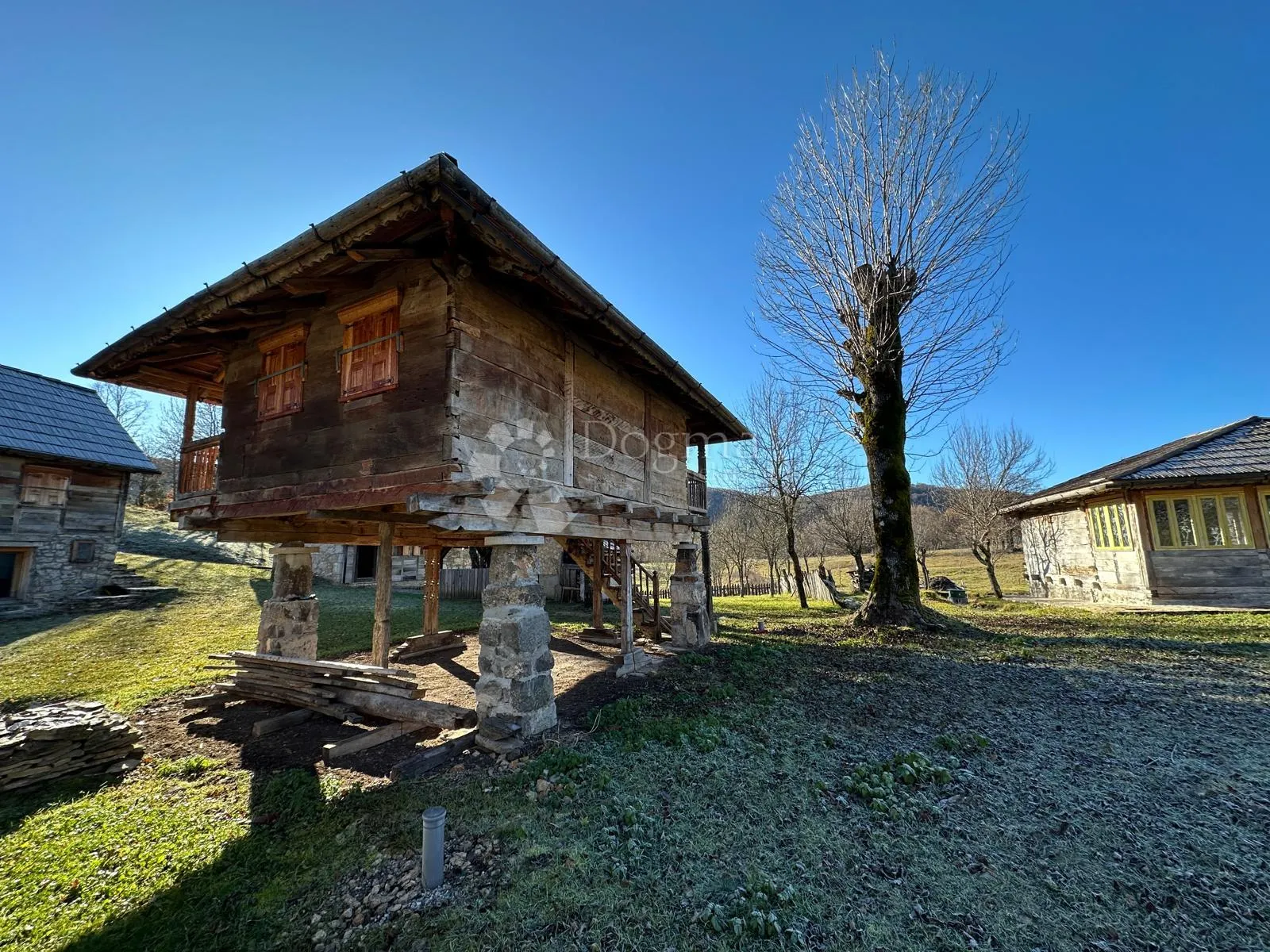 difuzni hotel autohtone kamene kuće 10+1 - slika 19