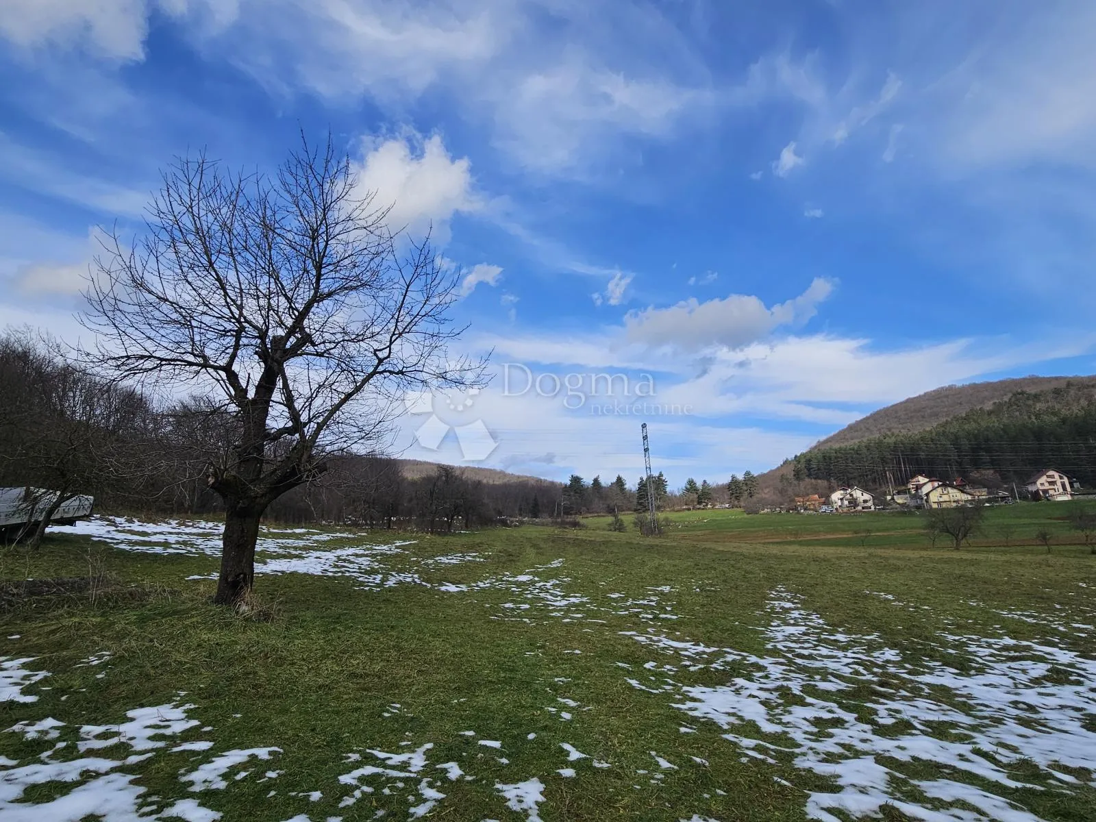 otočac-kuća za renovaciju sa zemljištem (12380 m2) - slika 2