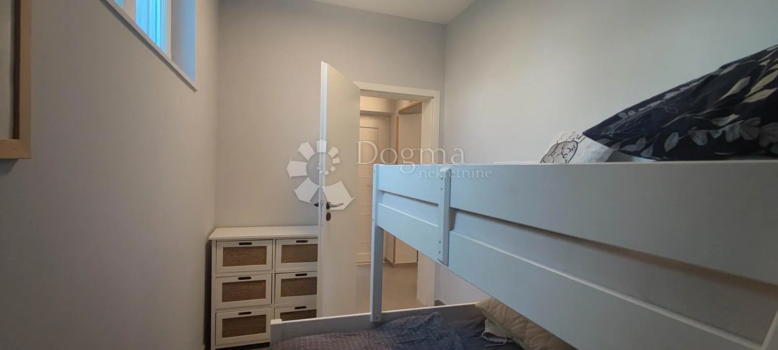gajac, novalja - šarmantni renovirani stan - slika 12
