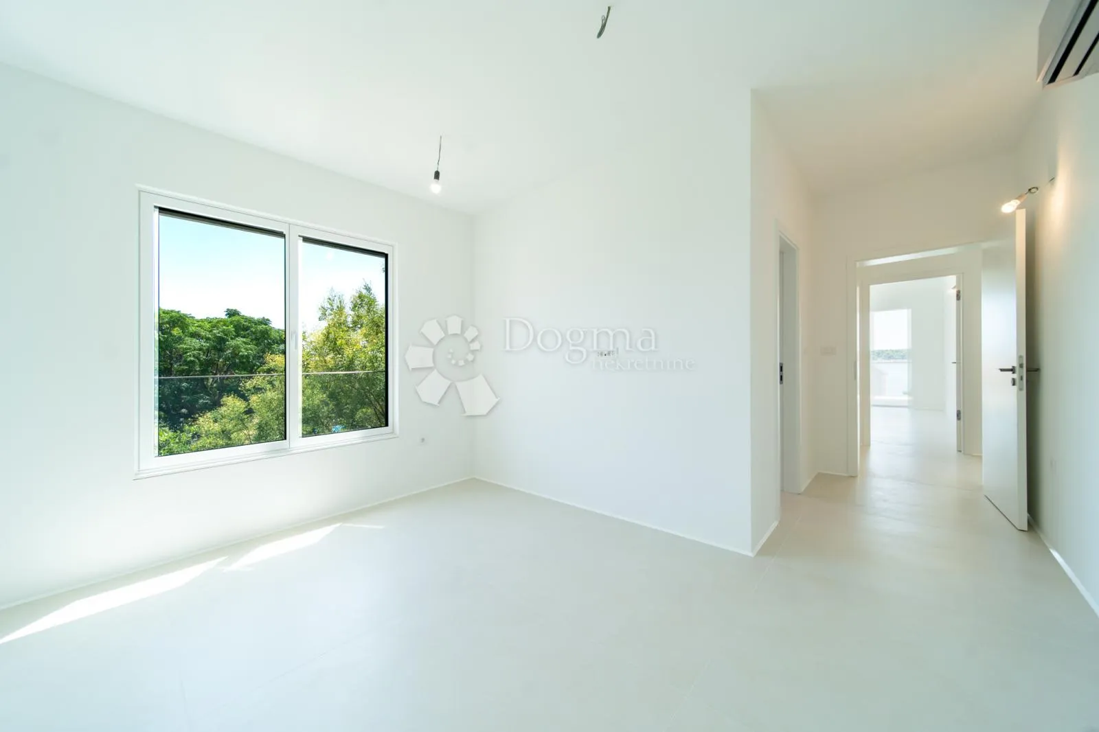 luksuzni penthouse s privatnom prostranom krovnom terasom i prekrasnim pogledom na more, barbat. - slika 24