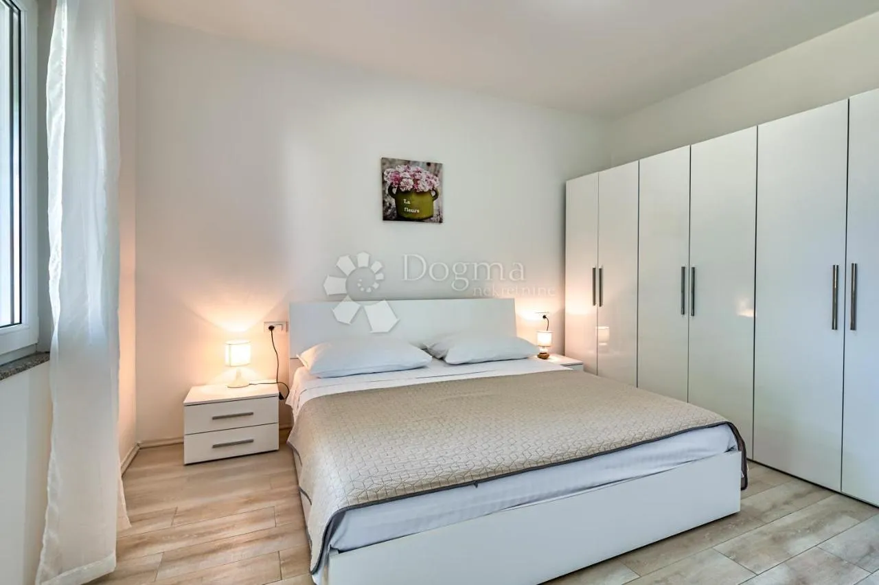 villa s bazenom - 900 m od plaže - slika 14