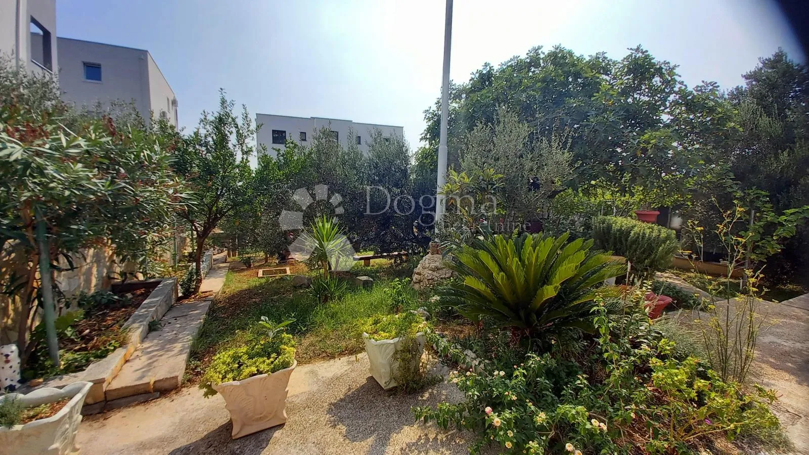 apartmanska kuća sa velikom okućnicom - slika 28