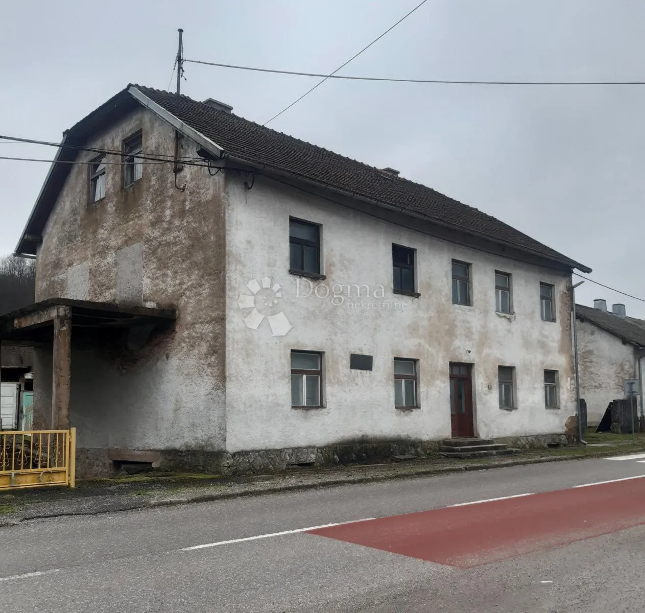 kuća za adaptaciju u drežnici sa 8 stanova - slika 2